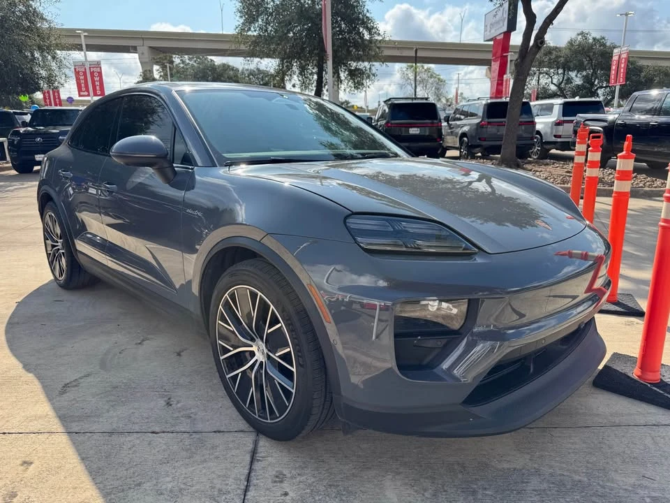 2025 Porsche Macan Electric - Image 2 of 8