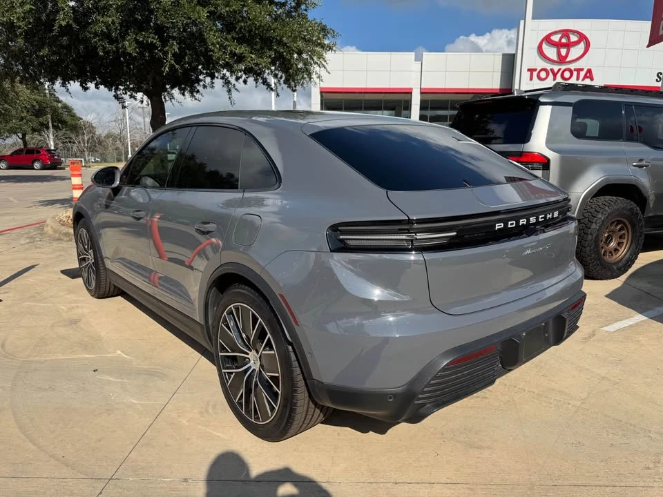 2025 Porsche Macan Electric - Image 6 of 8