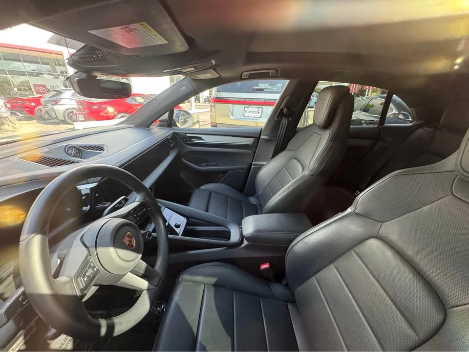 2025 Porsche Macan Electric - Image 8 of 8