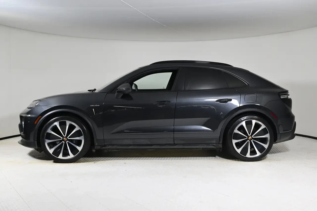 2025 Porsche Macan Electric - Image 4 of 7