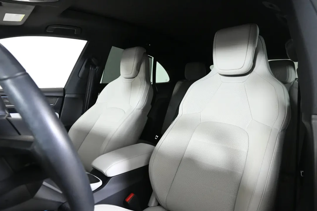 2025 Porsche Macan Electric - Image 7 of 7