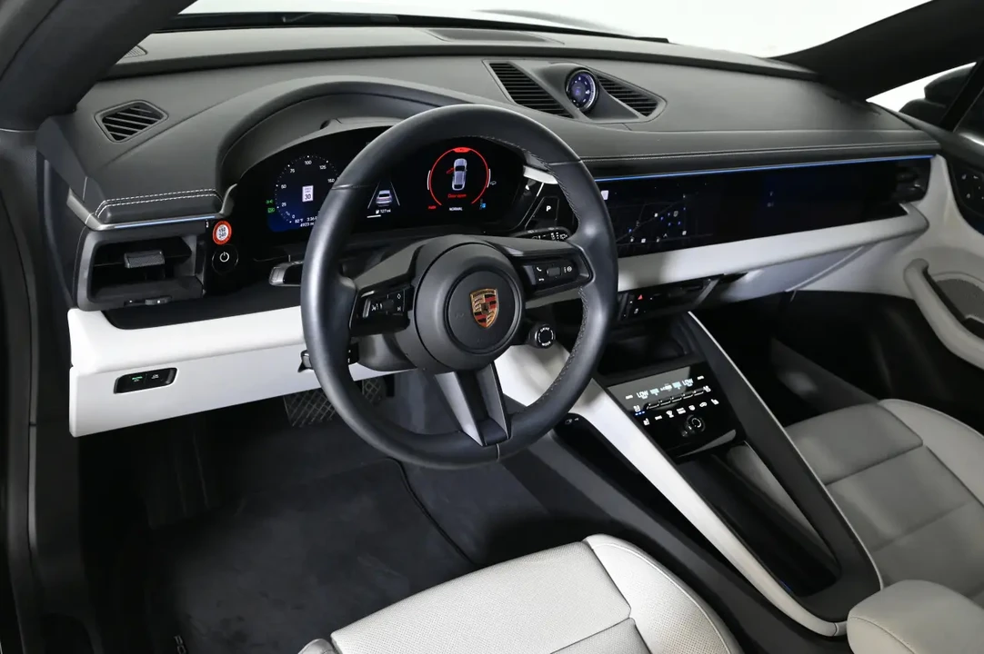 2025 Porsche Macan Electric - Image 6 of 7