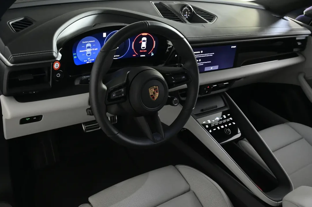 2025 Porsche Macan Electric - Image 4 of 7