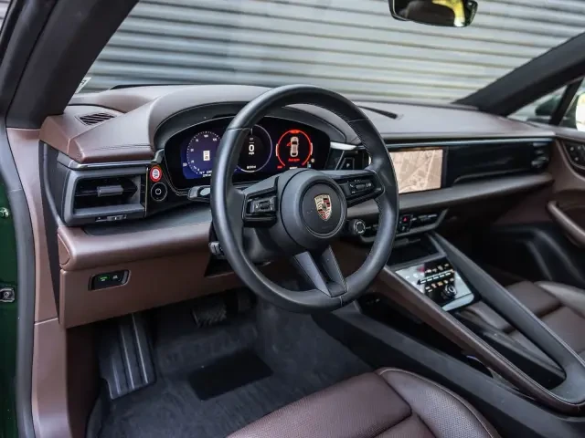 2025 Porsche Macan Electric - Image 4 of 4