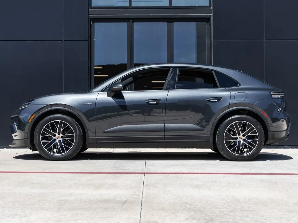 2025 Porsche Macan Electric - Image 2 of 9