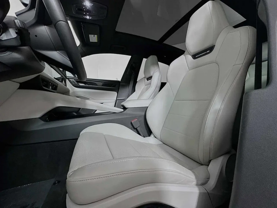2025 Porsche Macan Electric - Image 5 of 7