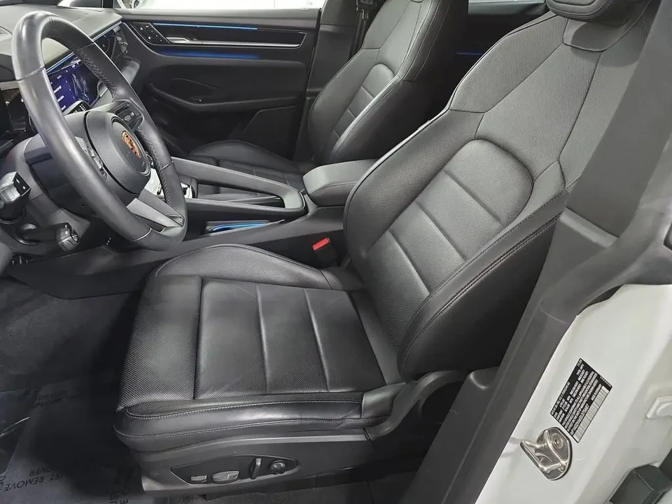 2025 Porsche Macan Electric - Image 5 of 12