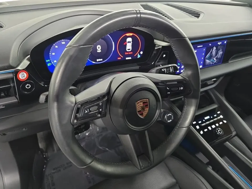 2025 Porsche Macan Electric - Image 4 of 12