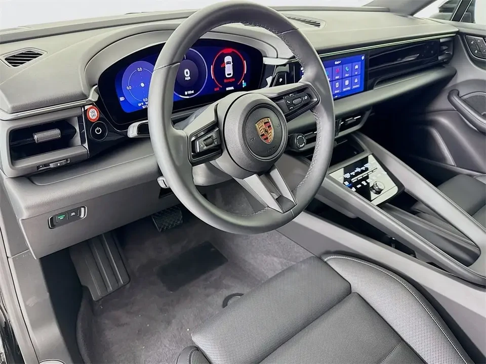 2025 Porsche Macan Electric - Image 4 of 9