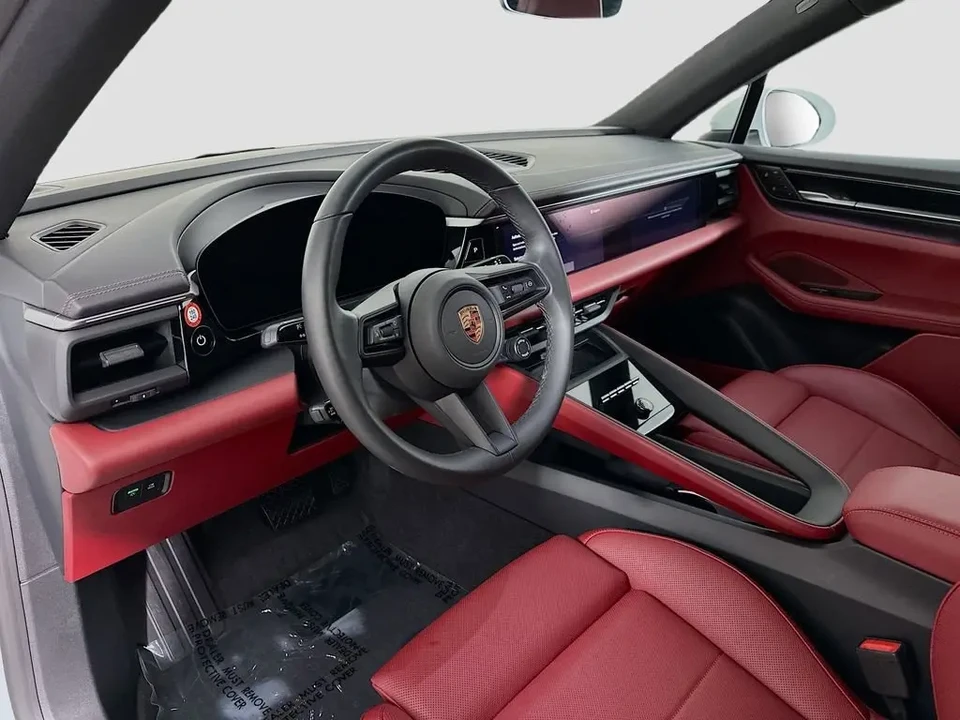 2025 Porsche Macan Electric - Image 4 of 9