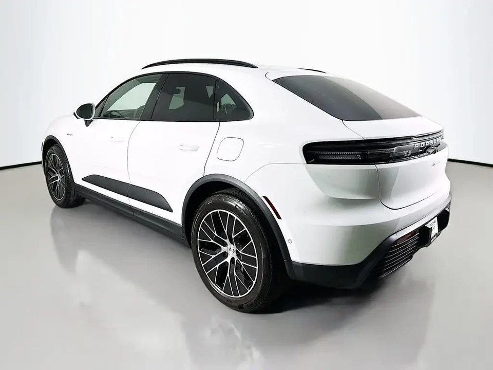 2025 Porsche Macan Electric - Image 3 of 9