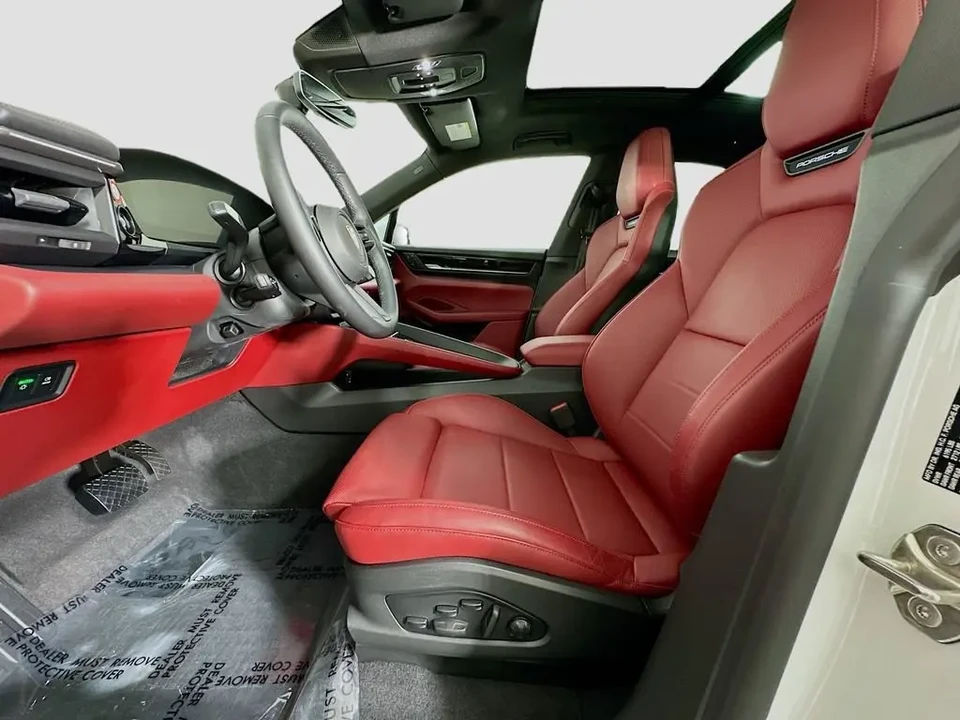 2025 Porsche Macan Electric - Image 5 of 9