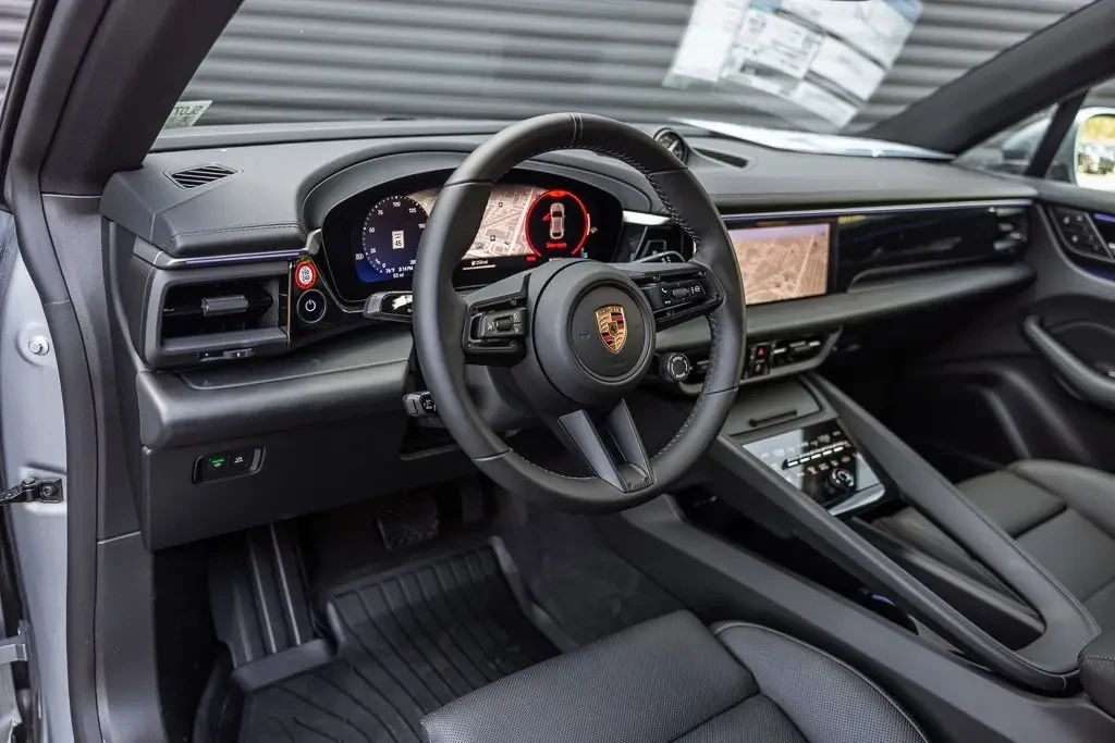2025 Porsche Macan Electric - Image 4 of 11