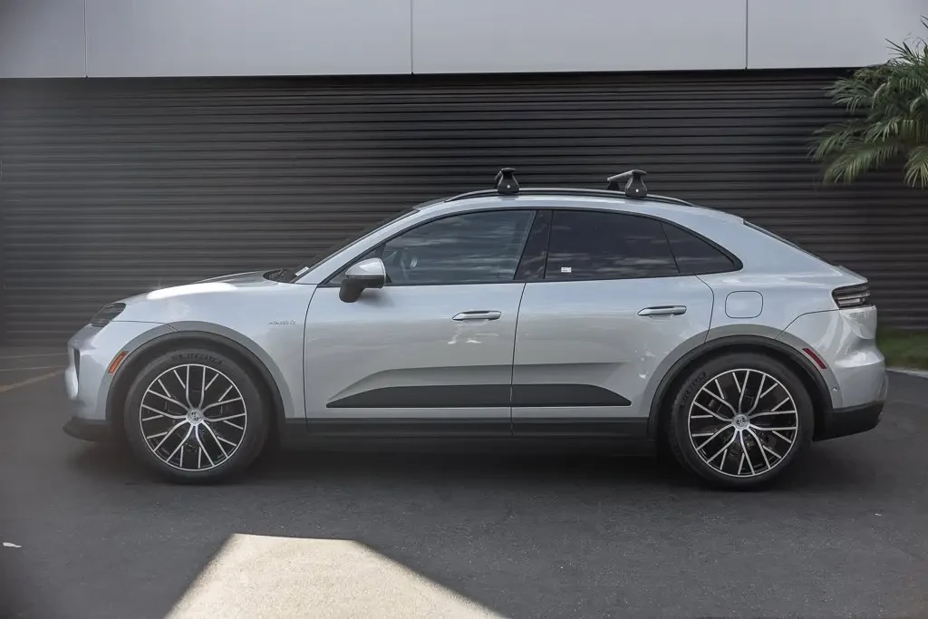 2025 Porsche Macan Electric - Image 2 of 11