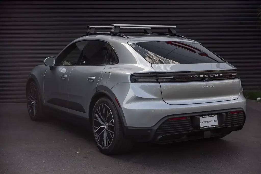 2025 Porsche Macan Electric - Image 3 of 11