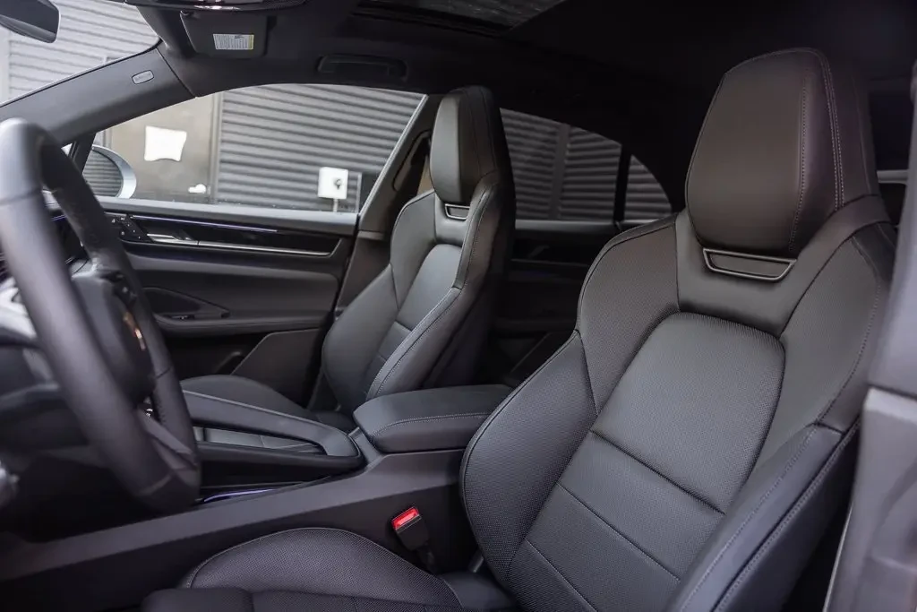 2025 Porsche Macan Electric - Image 5 of 11