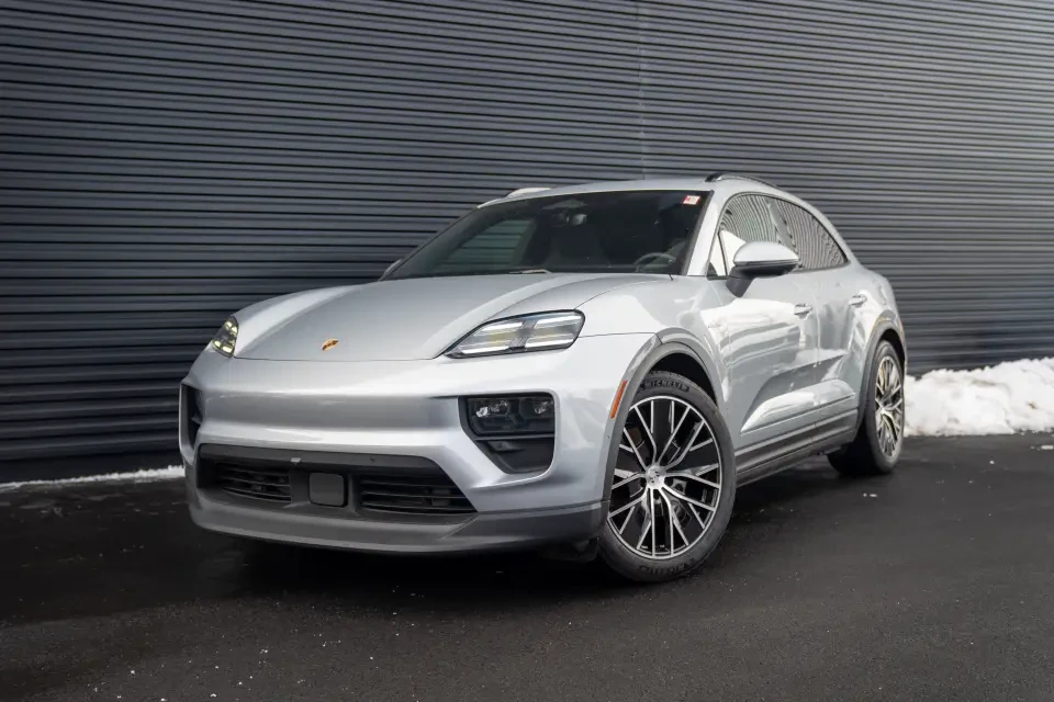 2025 Porsche Macan Electric - Image 10 of 11