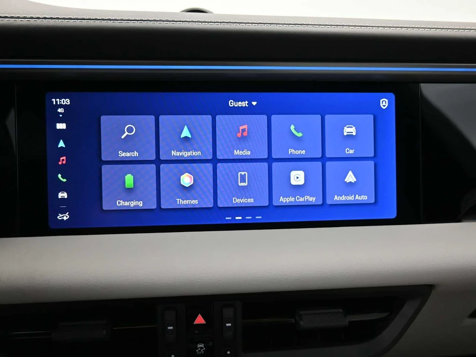 2025 Porsche Macan Electric - Image 13 of 31