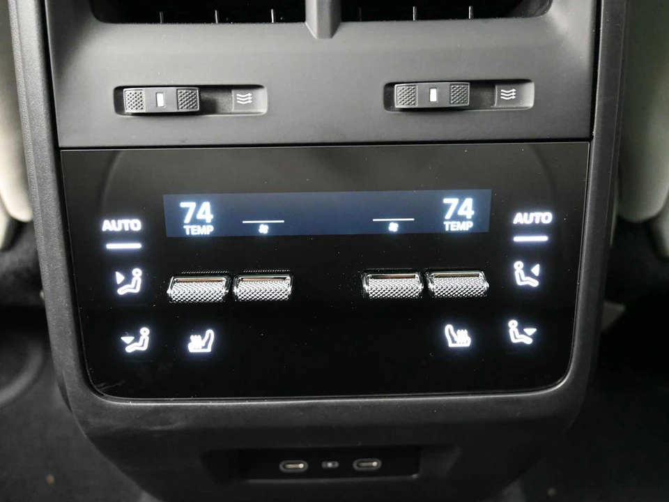 2025 Porsche Macan Electric - Image 21 of 31