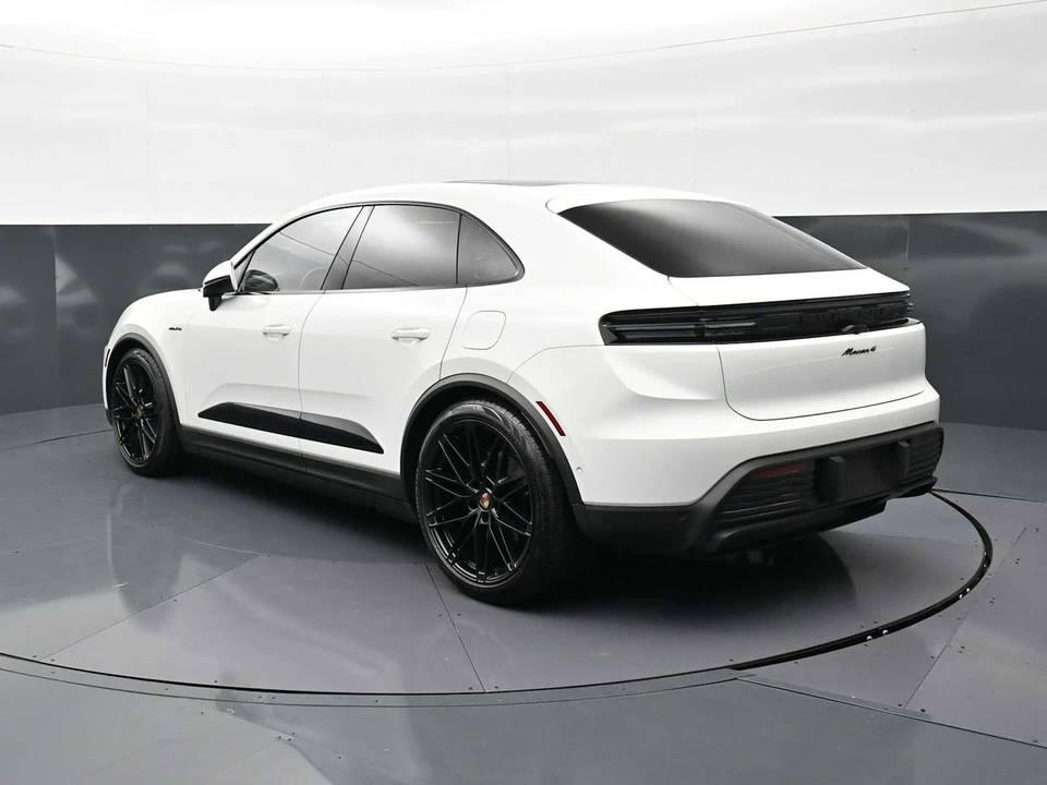 2025 Porsche Macan Electric - Image 3 of 31
