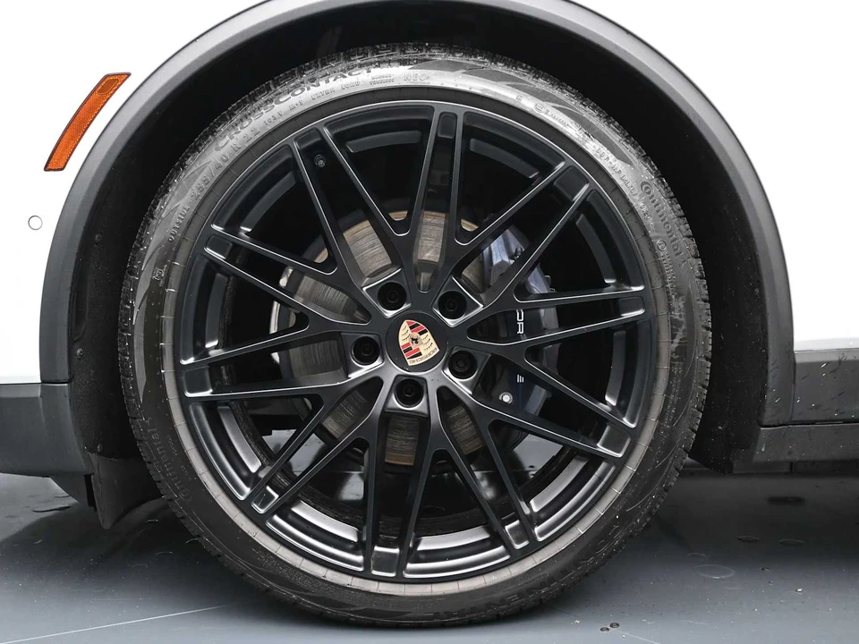 2025 Porsche Macan Electric - Image 27 of 31