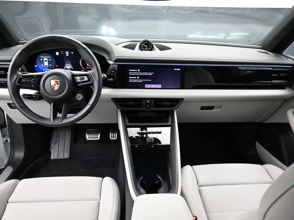 2025 Porsche Macan Electric - Image 6 of 31