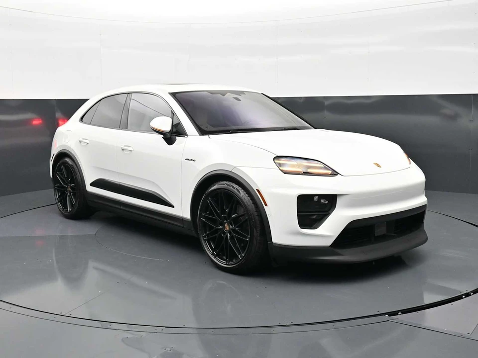 2025 Porsche Macan Electric - Image 31 of 31