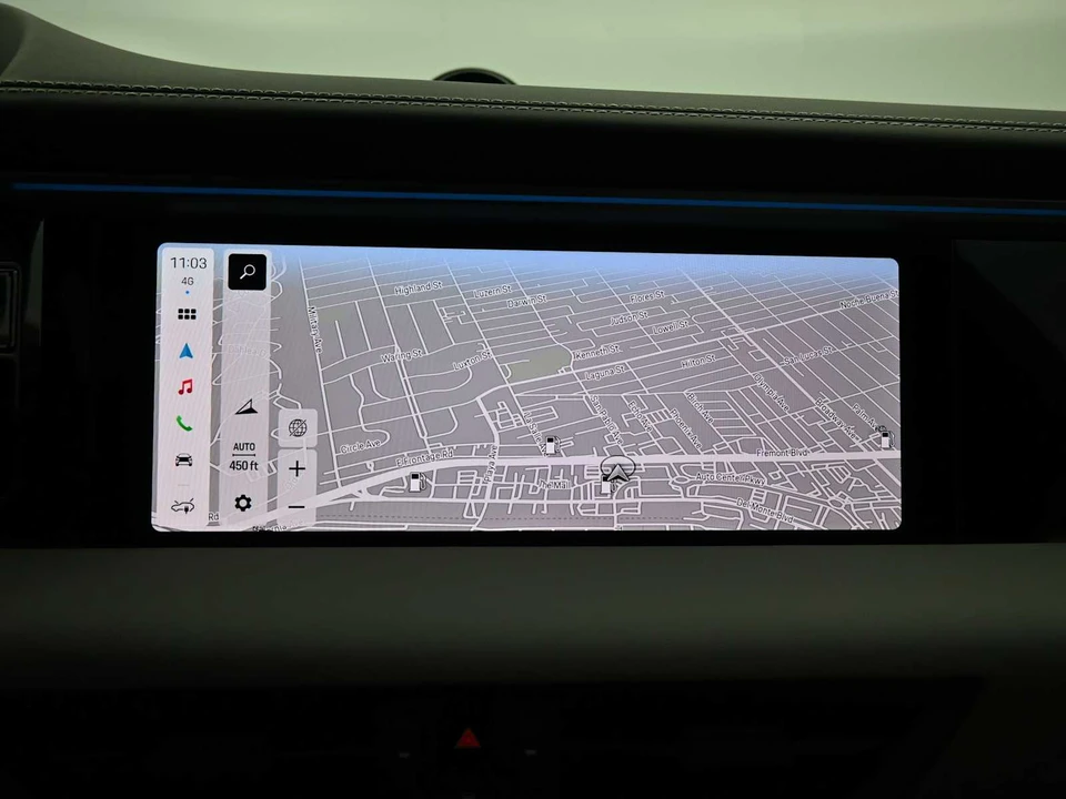 2025 Porsche Macan Electric - Image 14 of 31