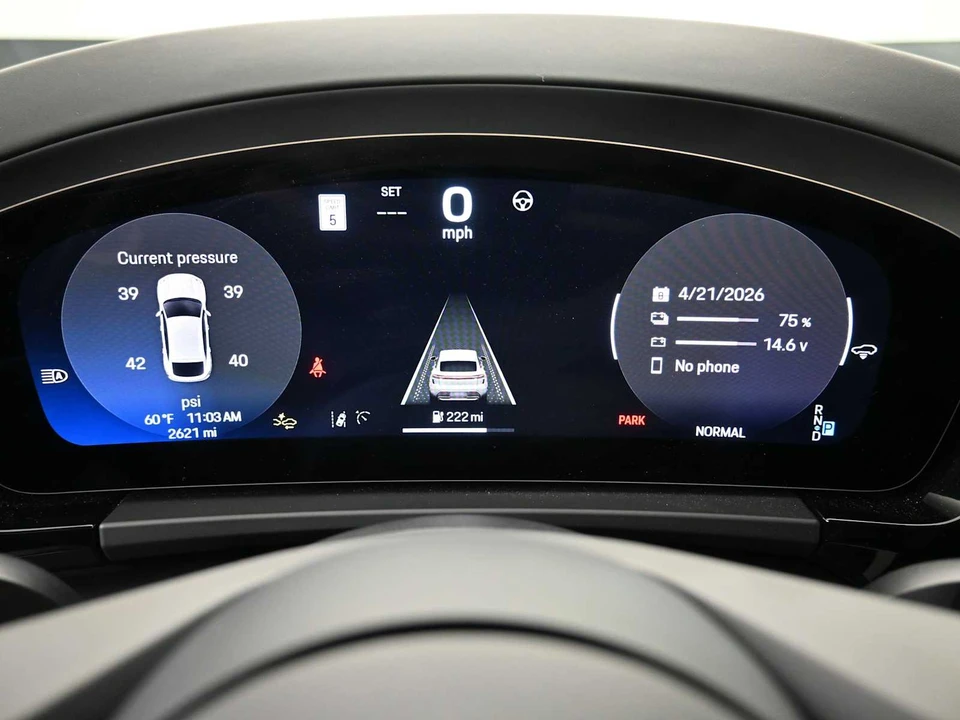 2025 Porsche Macan Electric - Image 12 of 31