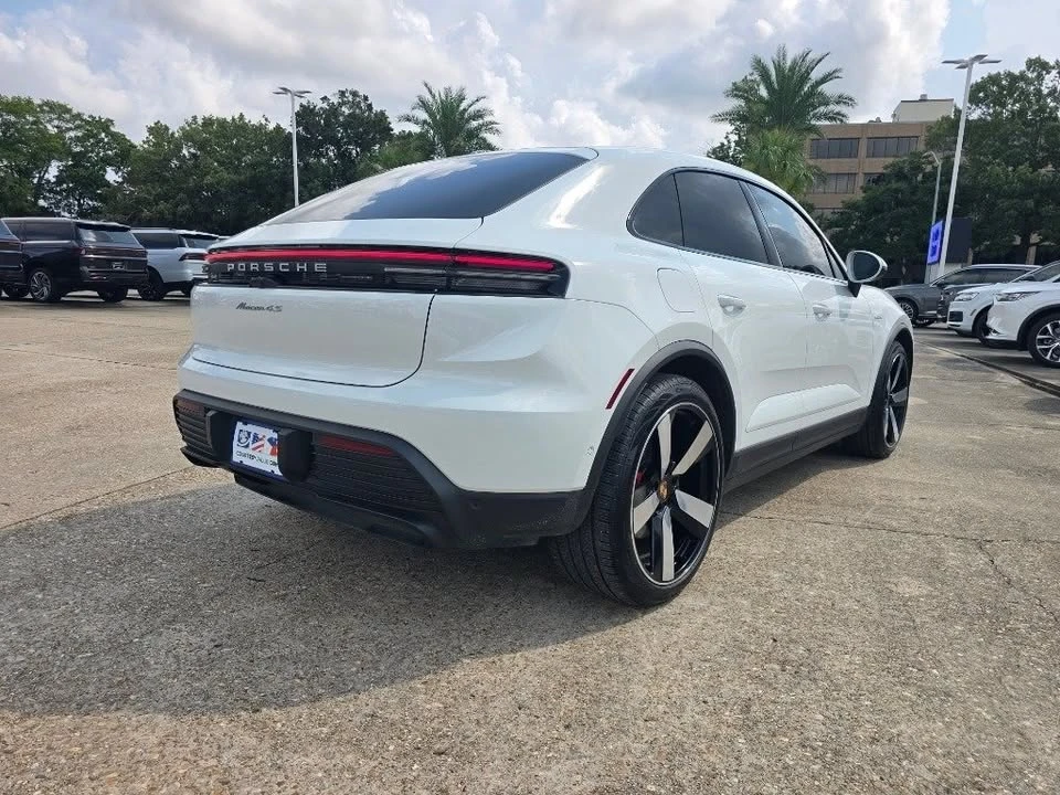 2025 Porsche Macan Electric - Image 6 of 12
