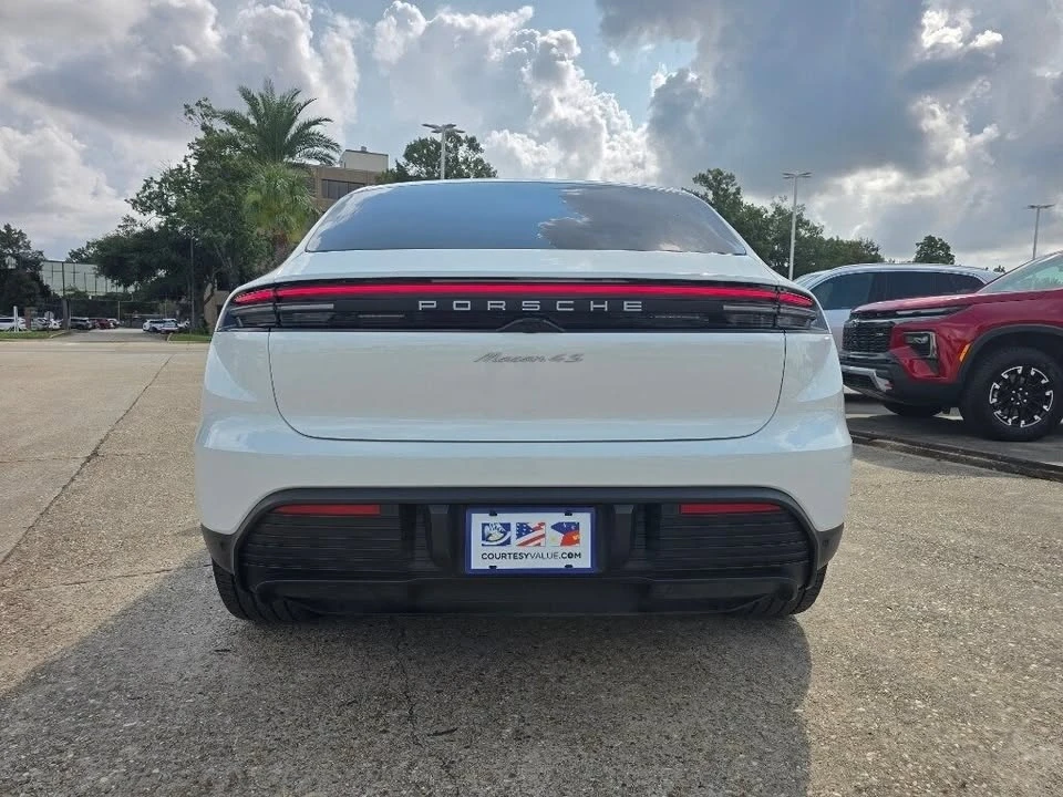 2025 Porsche Macan Electric - Image 5 of 12