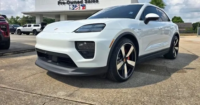 2025 Porsche Macan Electric 4S