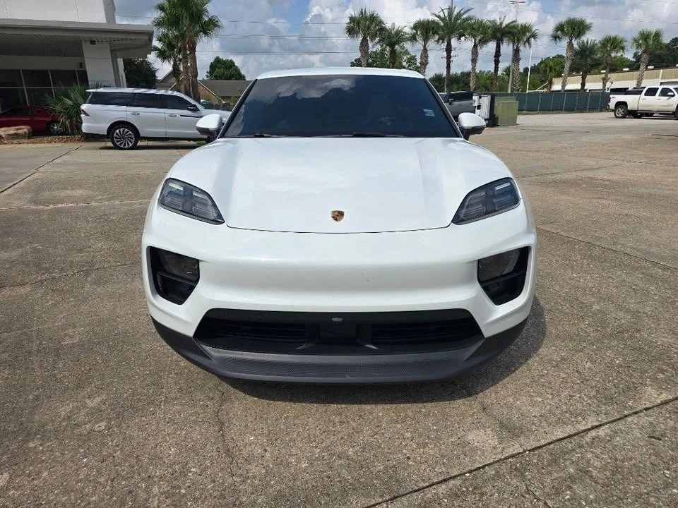 2025 Porsche Macan Electric - Image 2 of 12