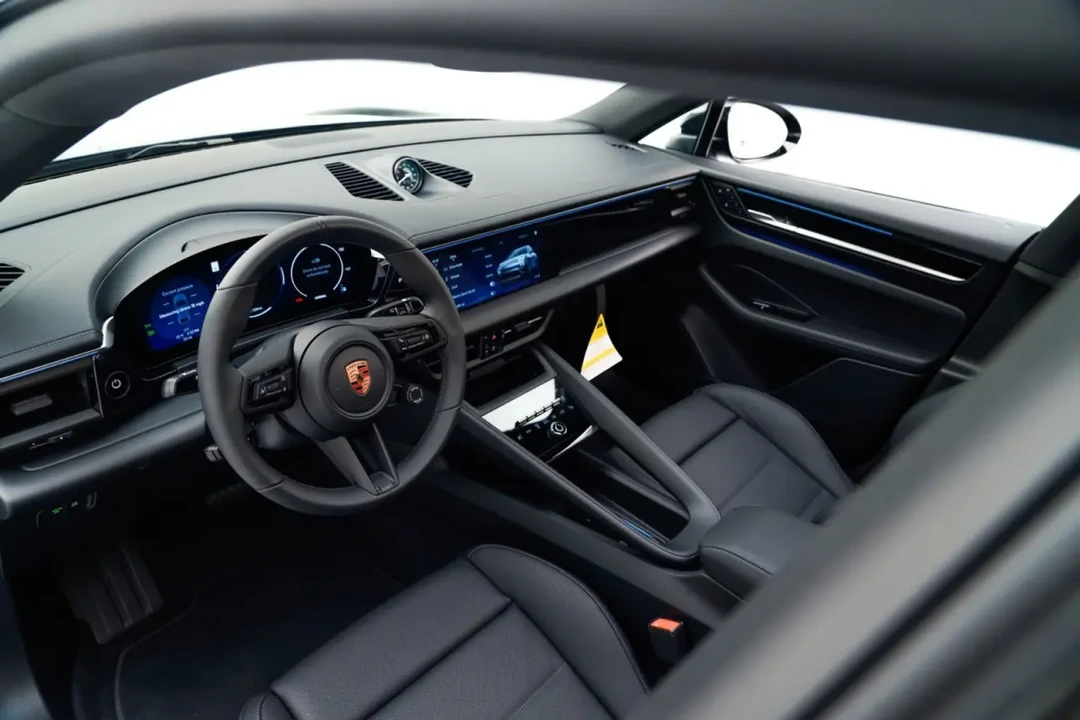 2025 Porsche Macan Electric - Image 4 of 7