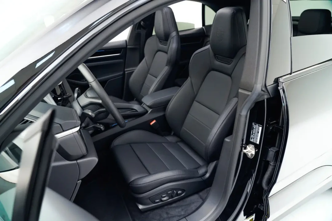 2025 Porsche Macan Electric - Image 5 of 7