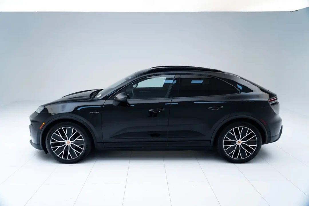 2025 Porsche Macan Electric - Image 2 of 7