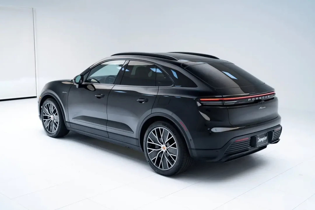 2025 Porsche Macan Electric - Image 3 of 7