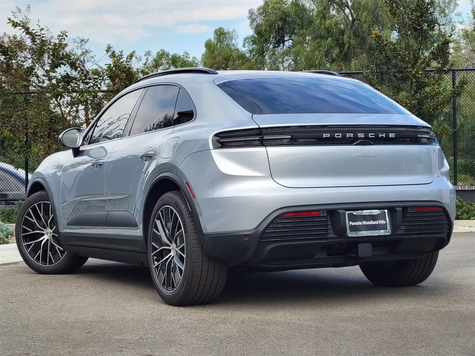 2025 Porsche Macan Electric - Image 3 of 7