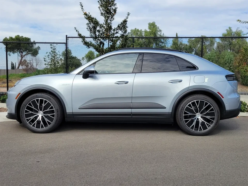2025 Porsche Macan Electric - Image 2 of 7