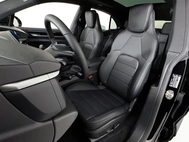 2025 Porsche Macan Electric - Image 5 of 12