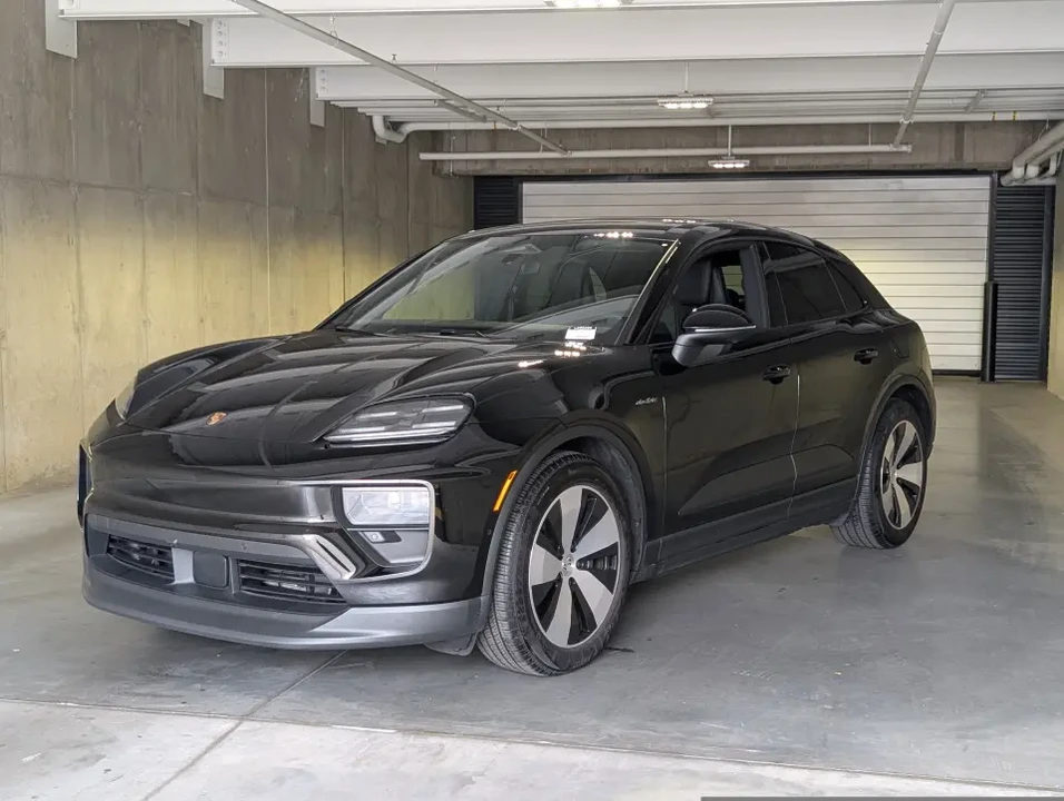 2025 Porsche Macan Electric - Image 10 of 12