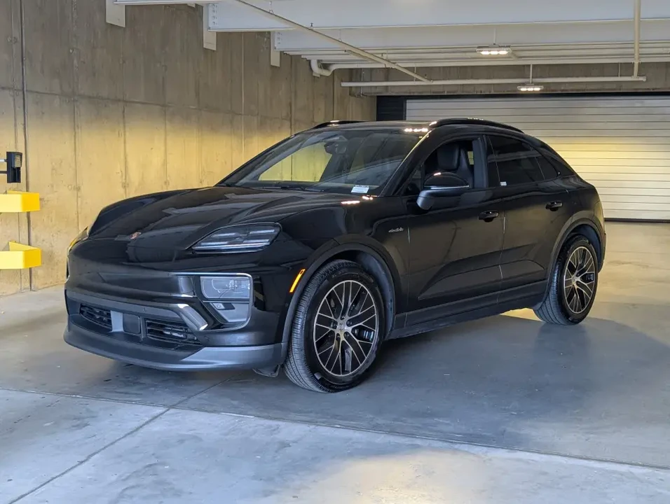 2025 Porsche Macan Electric - Image 11 of 12