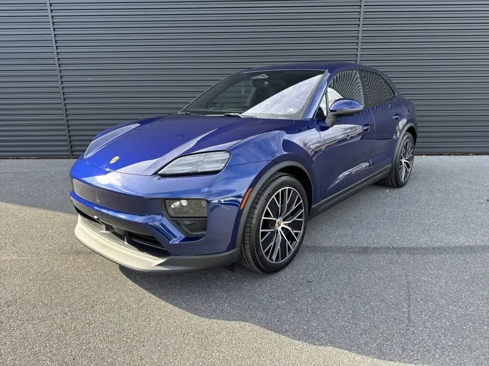 2025 Porsche Macan Electric - Image 10 of 11