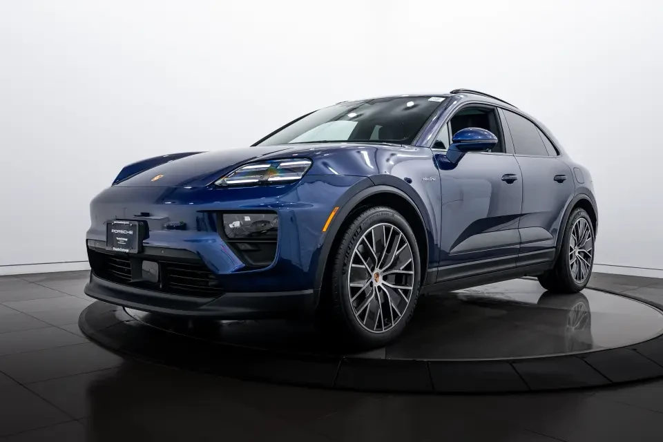 2025 Porsche Macan Electric - Image 11 of 11