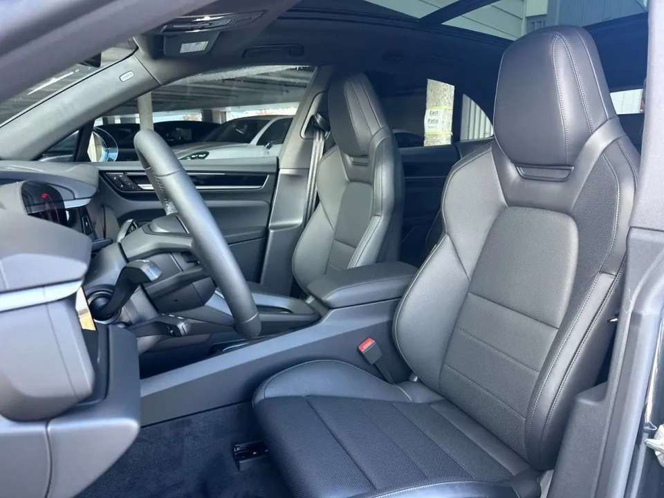 2025 Porsche Macan Electric - Image 5 of 7