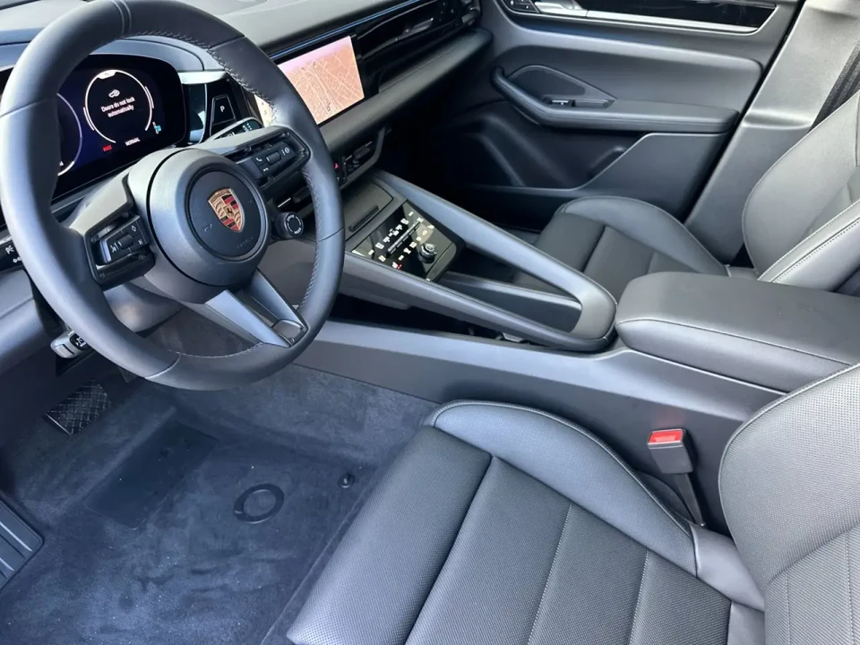 2025 Porsche Macan Electric - Image 4 of 7