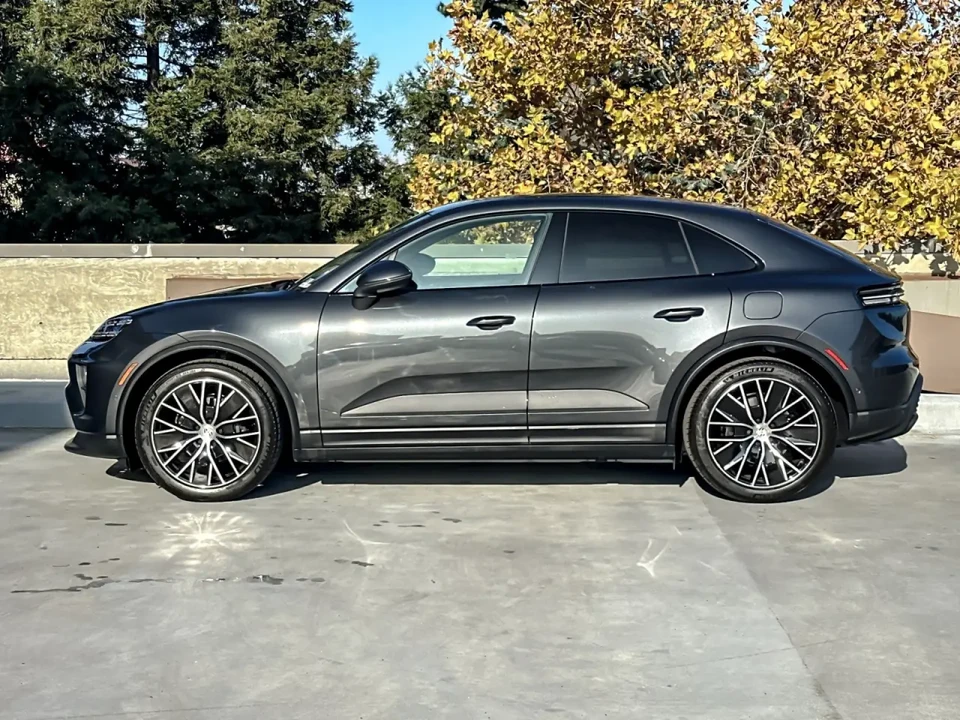2025 Porsche Macan Electric - Image 2 of 7