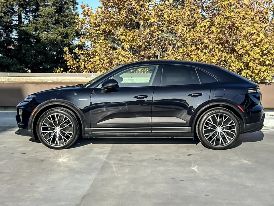 2025 Porsche Macan Electric - Image 2 of 9