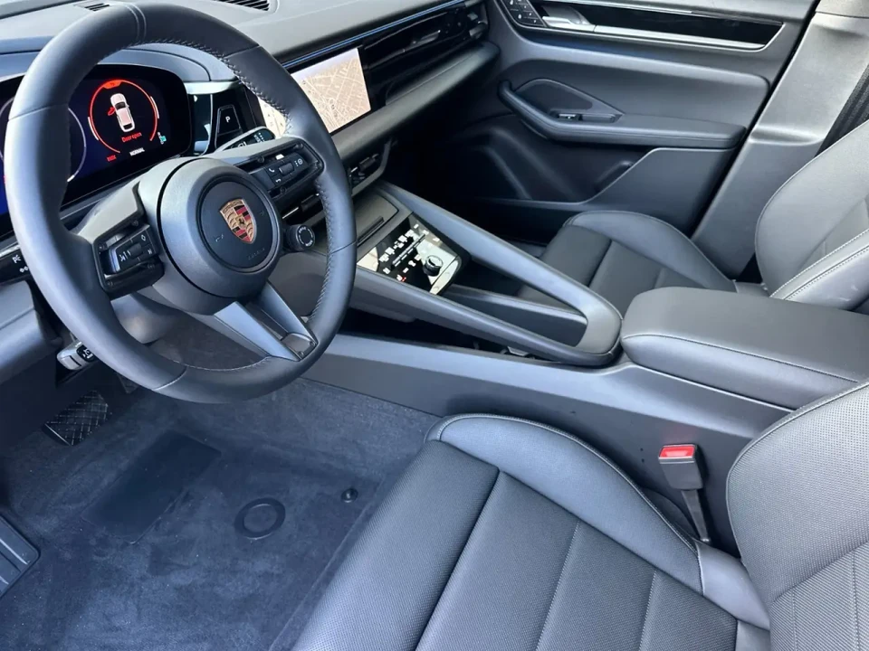2025 Porsche Macan Electric - Image 4 of 9