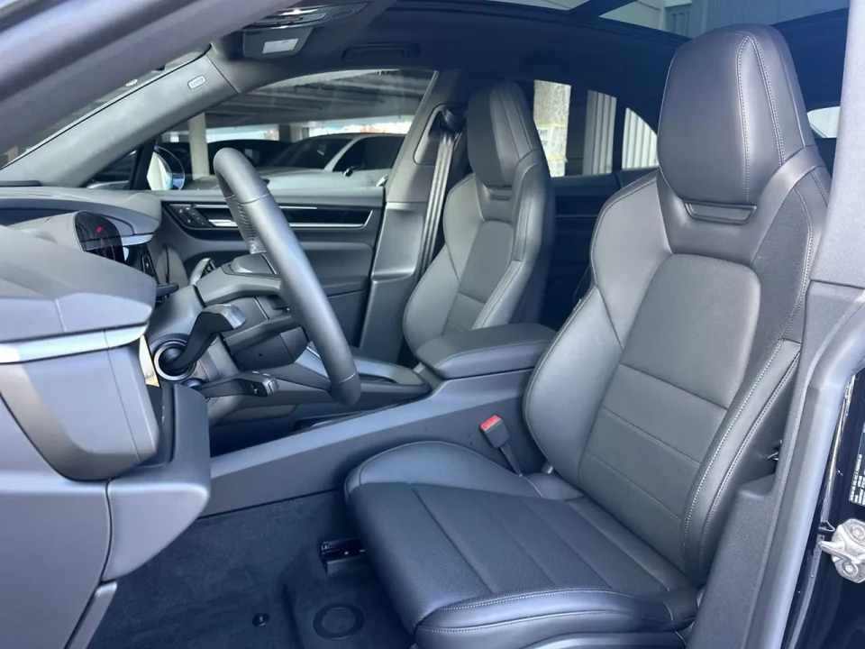 2025 Porsche Macan Electric - Image 5 of 9